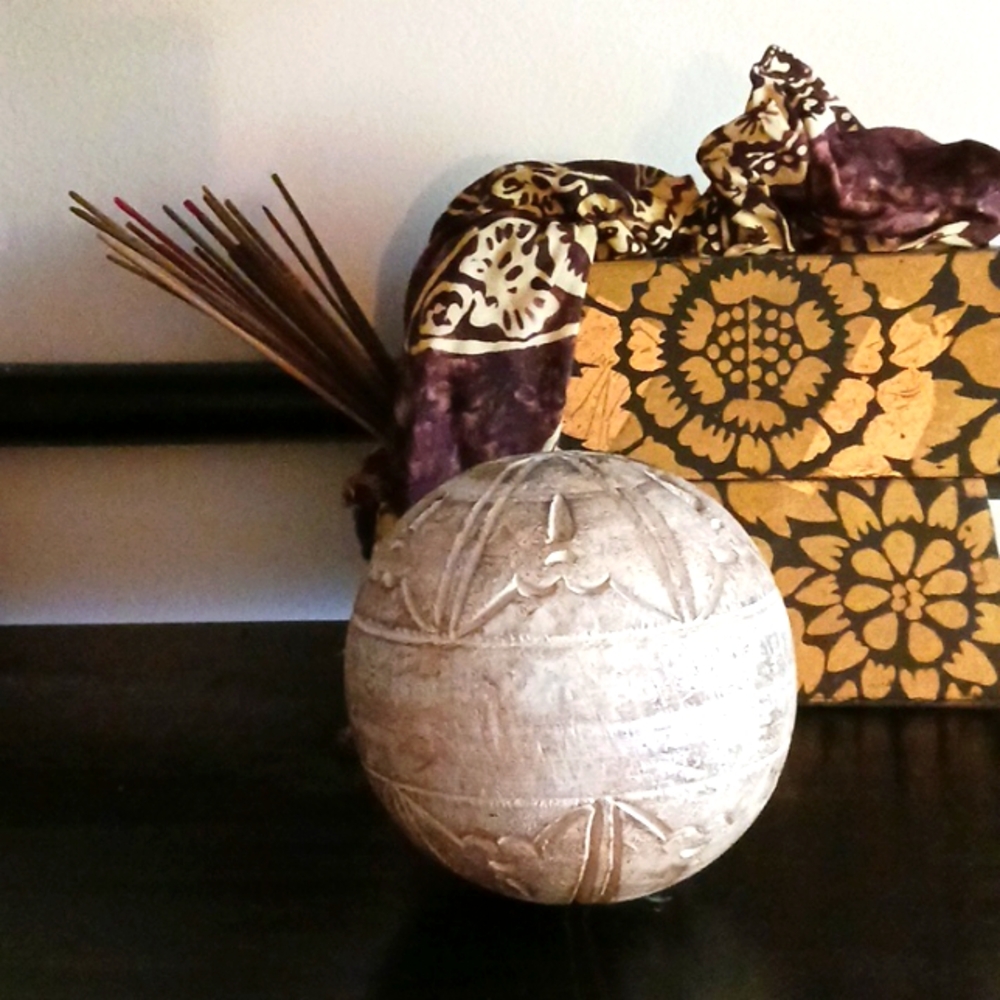 CERAMIC HOME DECOR CELESTIAL BALL * PERFECT FOR A BOOKCASE OR TABLE